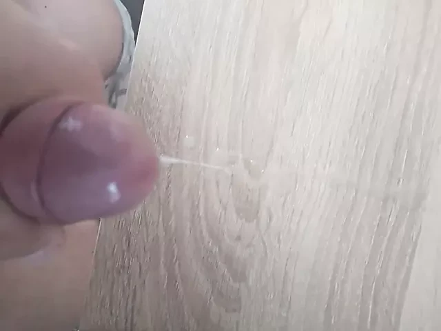 Mein Schwanz spritzt ab