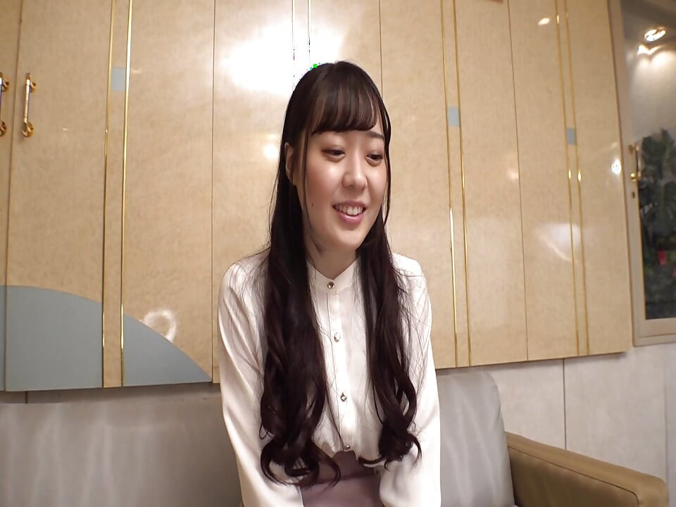 P122G04 Pick up an older sister with a neat and quiet atmosphere and go to the hotel! In fact, a girl with a strong libido who is expecting a naughty development