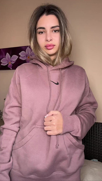 Θέλετε να δείτε τον πραγματικό μου εαυτό; Βρείτε με στο OnlyFans