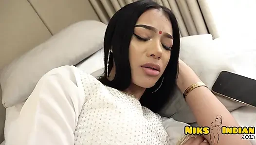 Mallu bhabhi mit dicken titten liebt harten sex und schluckt sperma