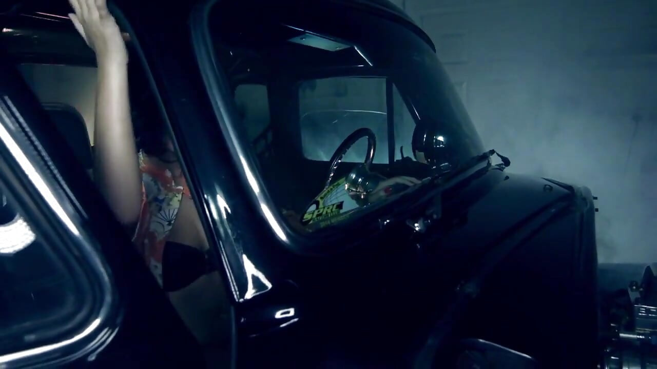 Ava Dalush šuká svou mokrou kundičku sama