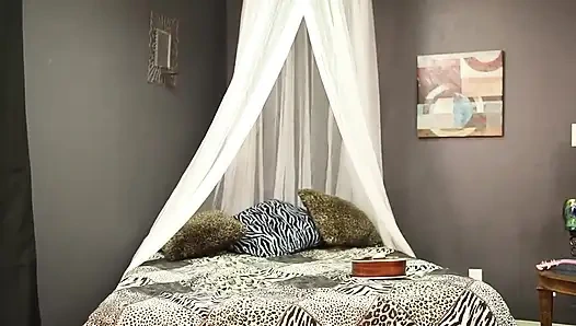 Настоящий лесбийский секс с Lily Cade