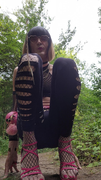 Slut💕 1 day slut always. French Trav, Pink Thong Thong & Pink Heels. Exhibition in the Forest. [6Aug25] VaneSsaBiTCHx Brunoy91