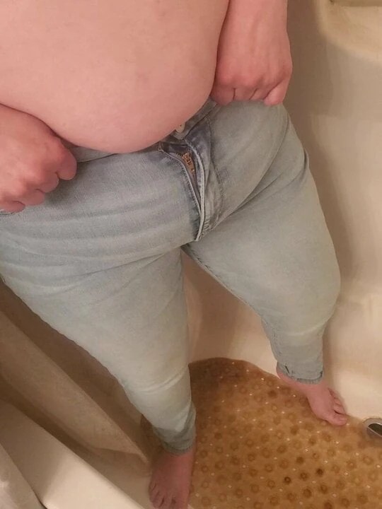 Girl freind pissing jeans