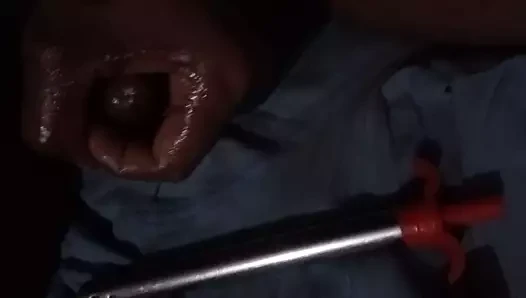 Asya siyah oğlan penisi ile oynamak ve ona penis masajı vermek