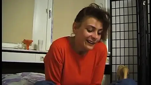 Esmer Vixen sikiliyor ve bakış açısıyla karnına boşalıyor