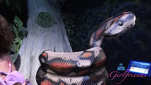 Willow ile eğlenceli bir gün: ağda müzesi ve araba yolculuğu, sonra şehvetli masaj