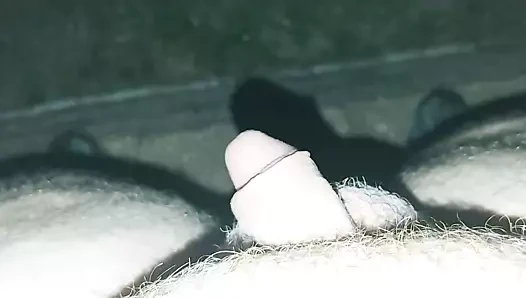 arka bahçede gece yarısı işemek