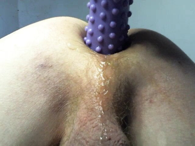 Đụ tôi với một cái dương vật giả lớn. cái máy chết tiệt