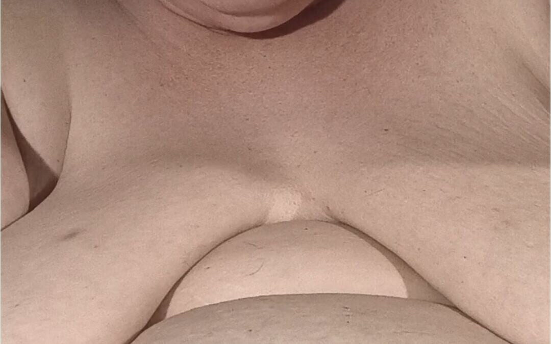 Look at That Squirting Juice Drip From the New Sex Toy She Fucks N Squirts so Much