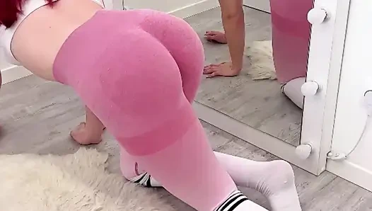 Wanita olahraga wanita lagi asik masturbasi pantatnya pakai dildo sampai orgasme setelah olahraga