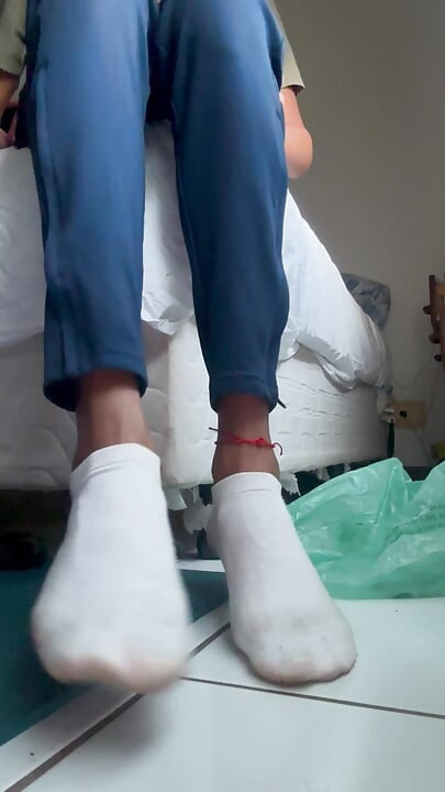 00 sweaty feet, wet socks
