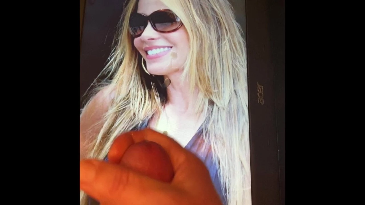 Cum on Sofia Vergara