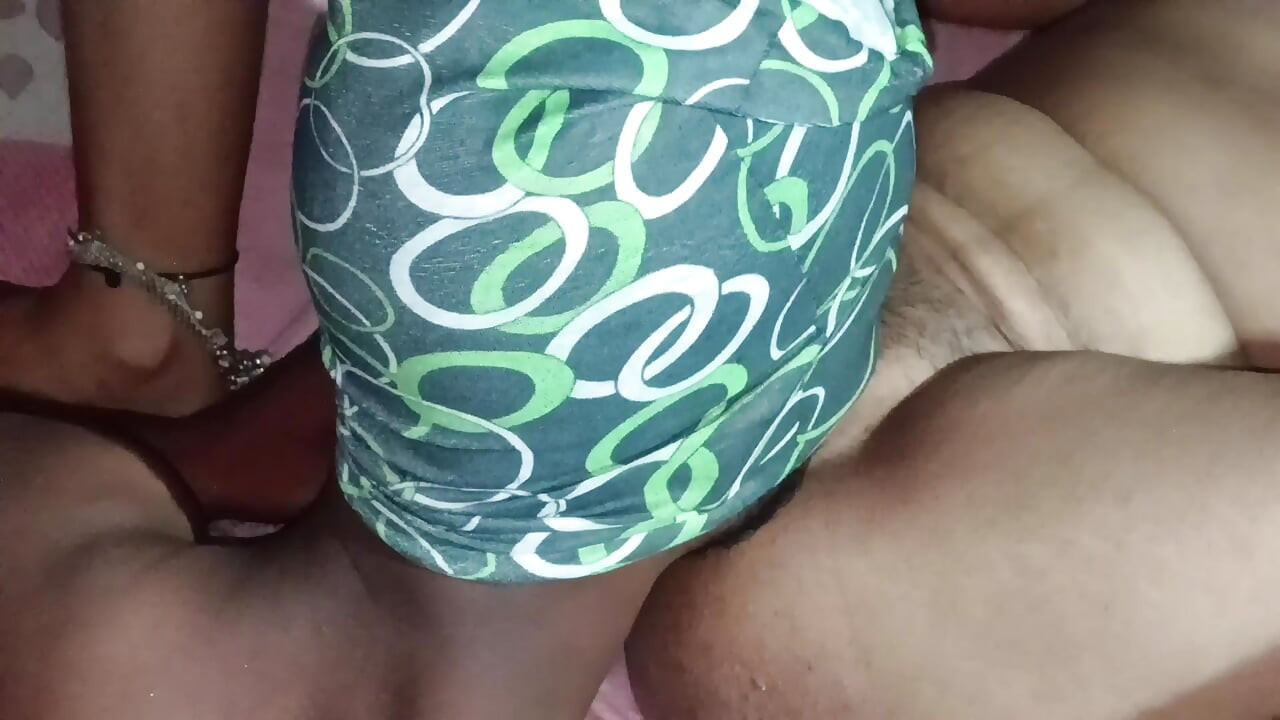 Hot bhabhi ki chut chatne ka maja hi Kuch aur hai