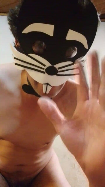 私の小さなペニスで遊ぶ