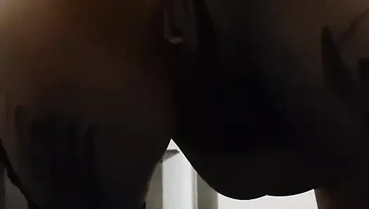 Oyuncağımla oynuyorum