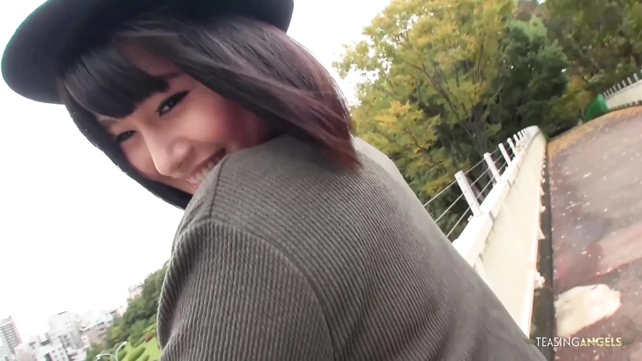 This inexperienced woman first shown some shyness, but eventually engaged in sexual intercourse