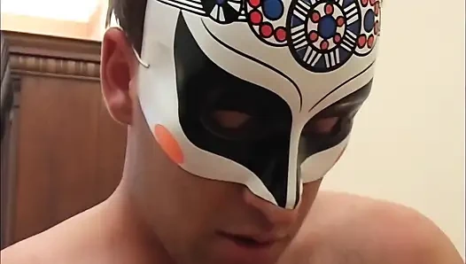 Молодая Пара В Маске Занимается Любительским Сексом