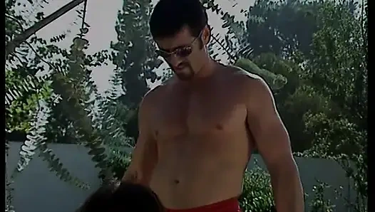 Cowok berondong ini ngentot memek dan pantat cewek rambut cokelat dengan melon raksasa dan crot di dalam memeknya