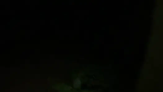 Публичная буккаке-шлюха в лесу