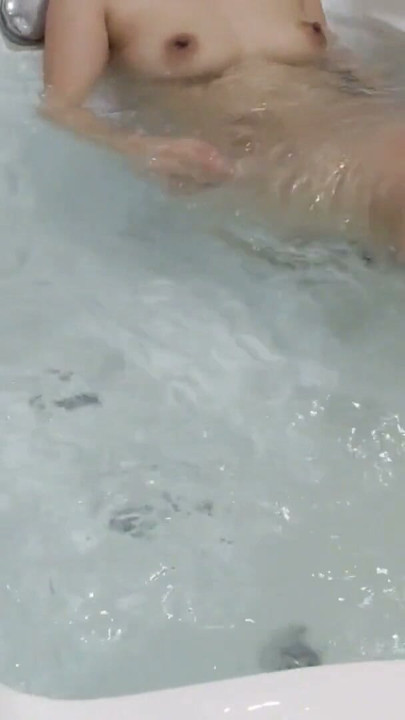 florababy - Sex In The Bathtub | Clip 1