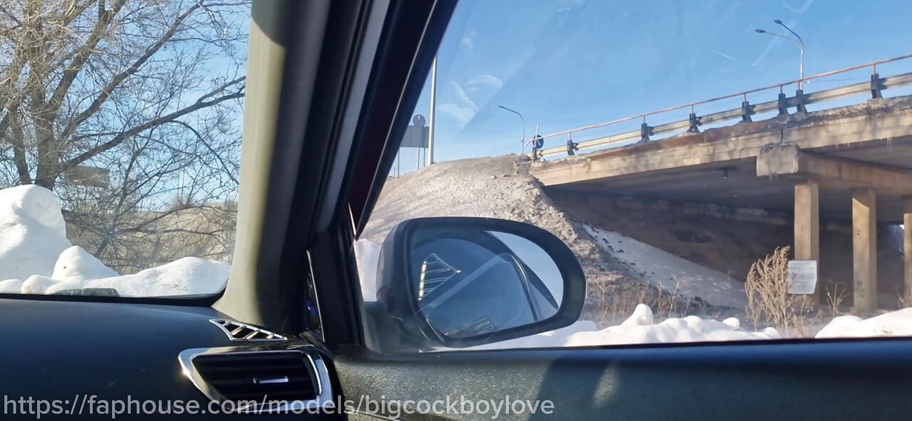 A Fucking Sucker Fucks a Guy Like a Slut on the Highway in a Car Right on the Highway Without Condoms.
