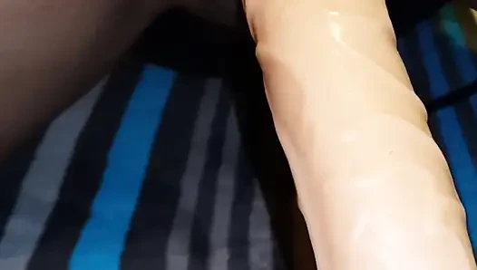 Жена хочет попробовать большой хуй
