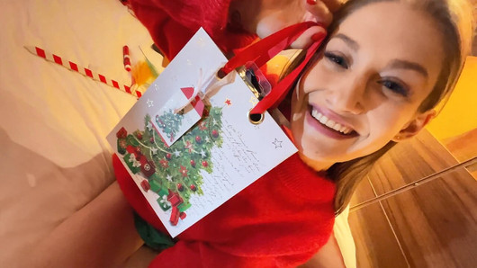 Tiffany Tatum y Leon Lambert hablan de películas y recibe una corrida de Leon en una carta a Santa para navidad y año nuevo