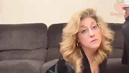 Мачеха обрабатывает твоего хулигана - погруженный куколд в видео от первого лица