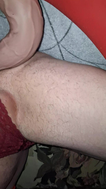 مجرد رجل عجوز قرنية يحب عبادة امرأة وارتداء سراويل داخلية وملابس داخلية