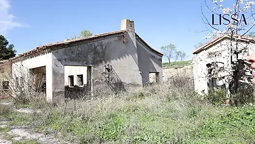 Süper kız kötü adamın inine kandırılıyor, şimdi kaçmalı