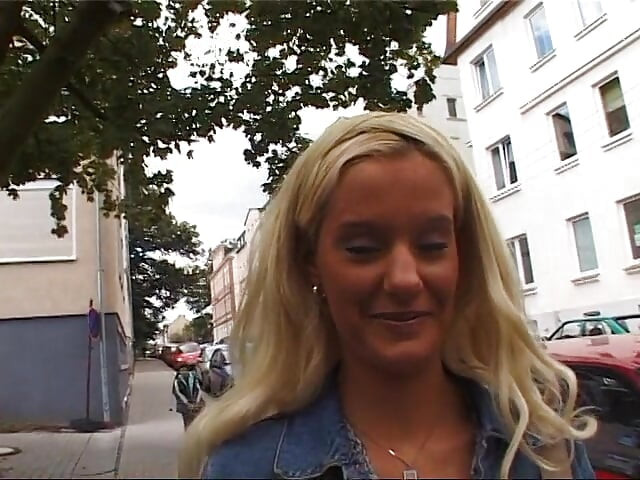 Blonde fingering her love hole