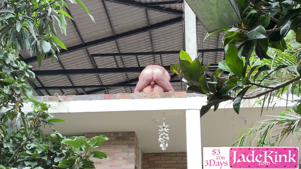 Die muschi der freundin auf einem balkon hart rammen