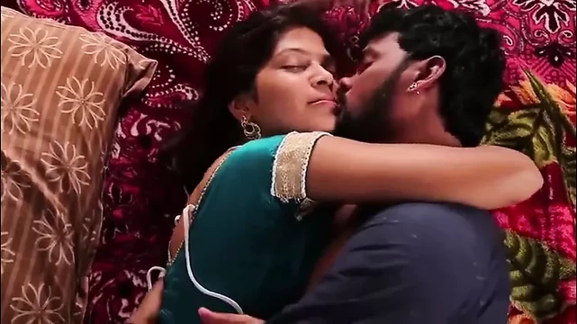 Pati Ke Jane Ke Bad Sexy Bhabhi Ne Padoshi Se Chudai Karbayi