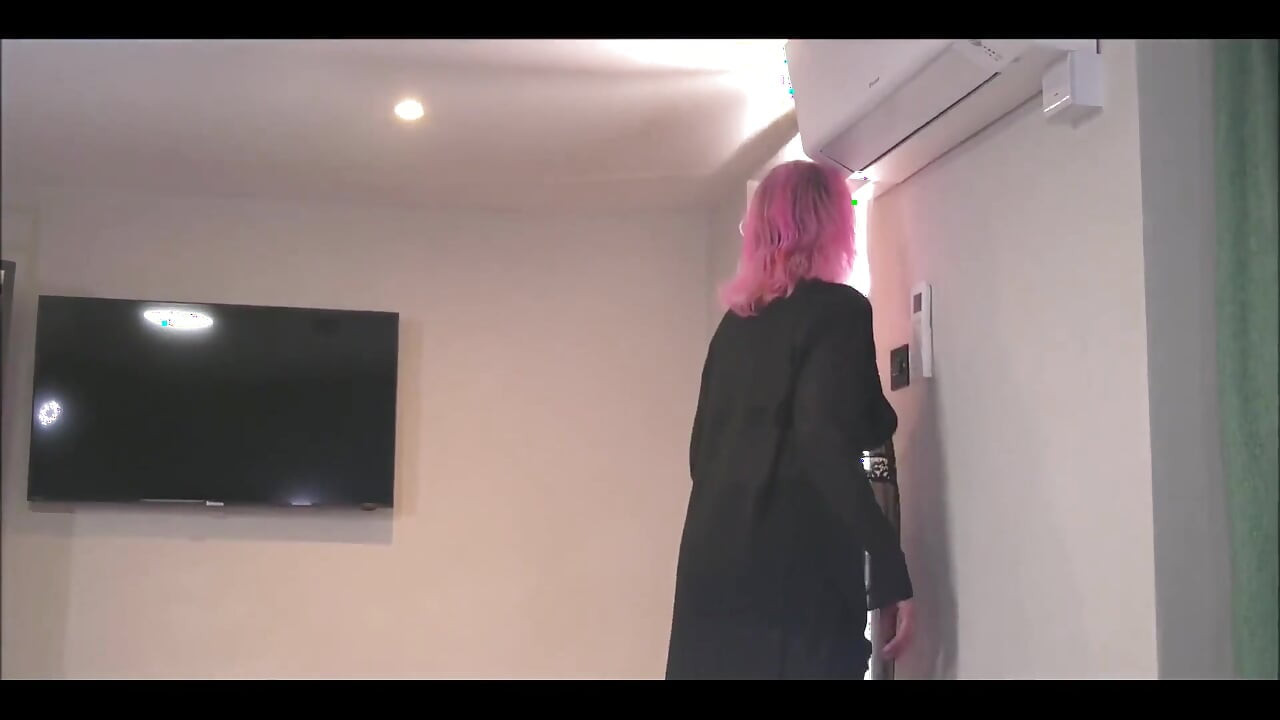 Eu acidentalmente entro no seu quarto e acabamos fodendo