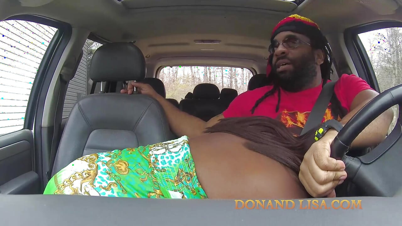 Ebony milf gives sloppy head in car