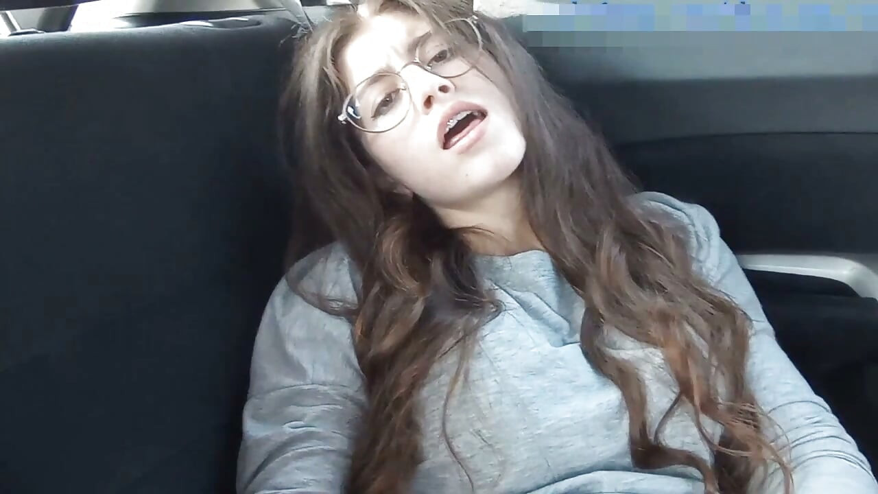 CUTE TEEN BRUNETTE MASTURBATE PUSSY CAR ORGASM