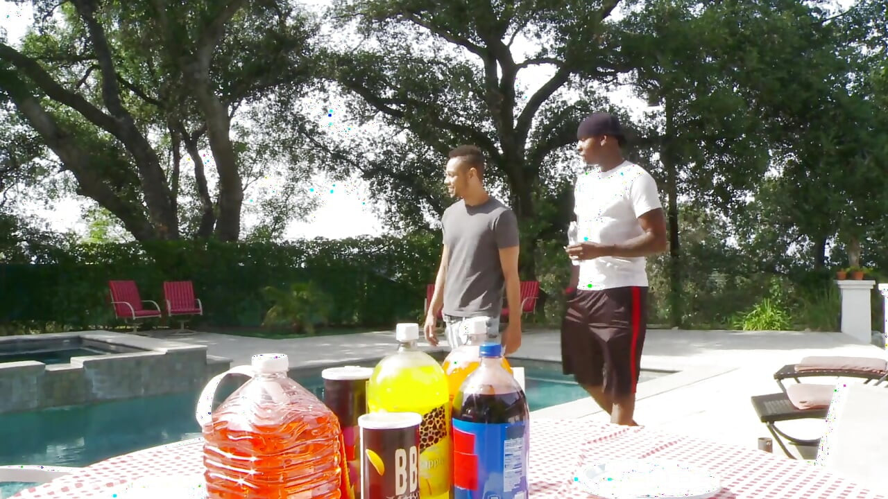 שחורות חזה גדול מזדיינות על מנגל