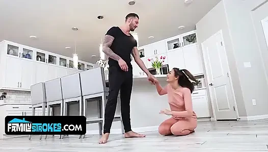 Adik tiri semok rambut cokelat vanessa moon dicrot di muka sama abang tirinya yang lagi sange berat