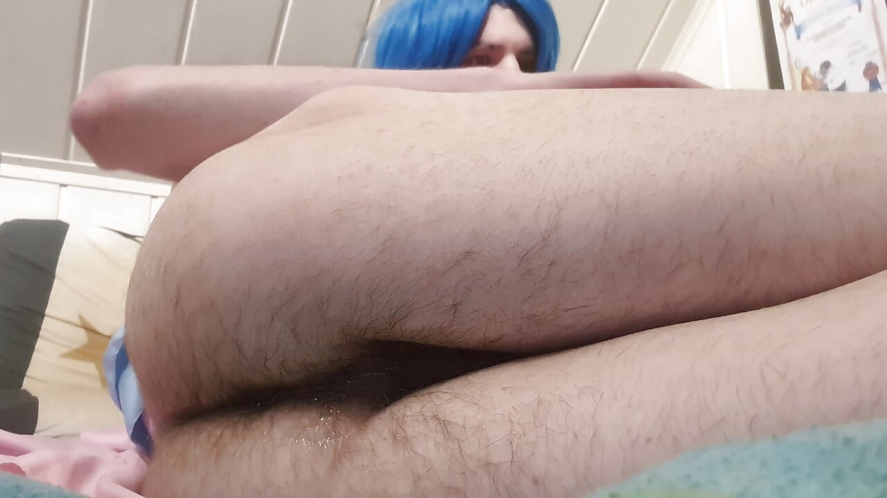 Beginner femboy uses a toy for the first time