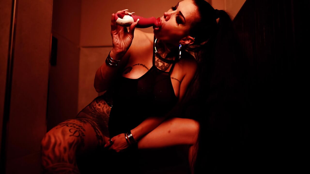 Sadece tuvalette dildo