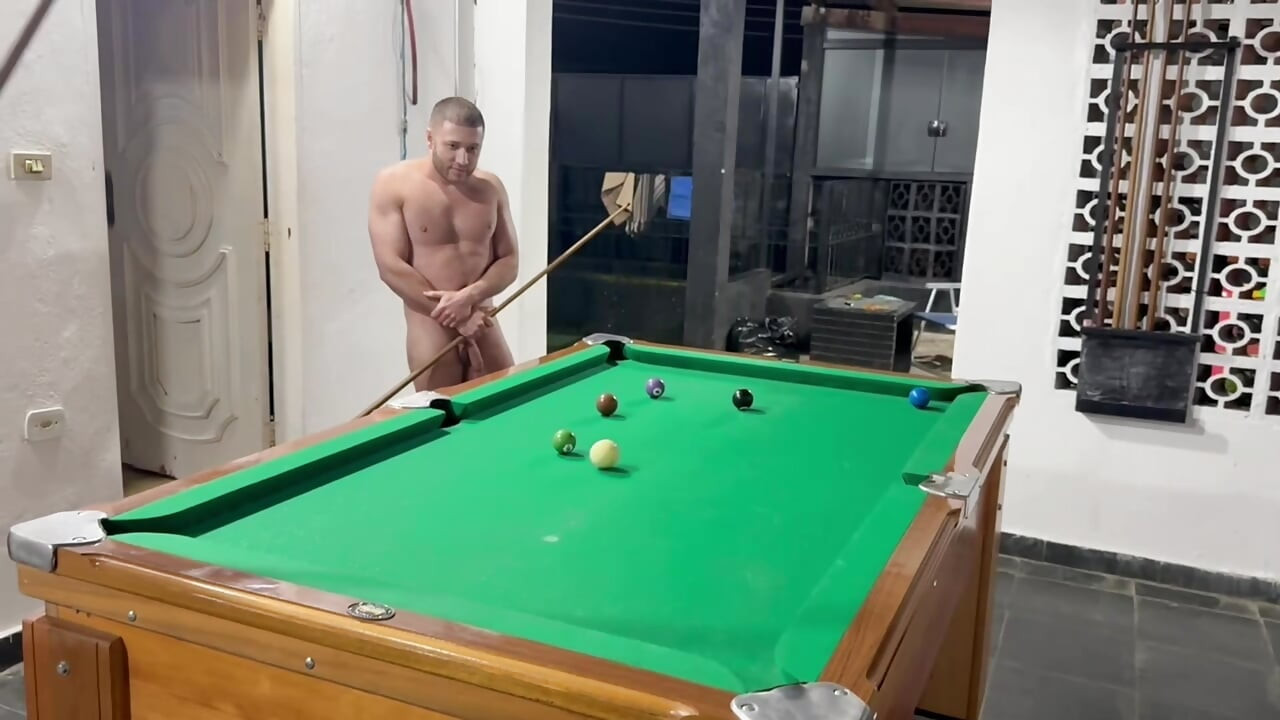 Sr Carmona ve Victor Ferraz çıplak bilardo oynuyor