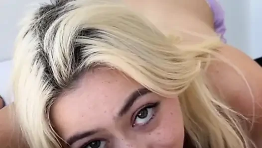 Chloe si cewek hot rambut pirang lagi asik ngentot kontol besar kayak cowgirl asli