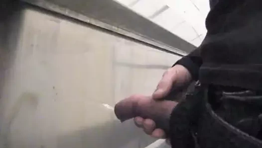 Exhibitionistin im Büro. Retro bearbeiten.