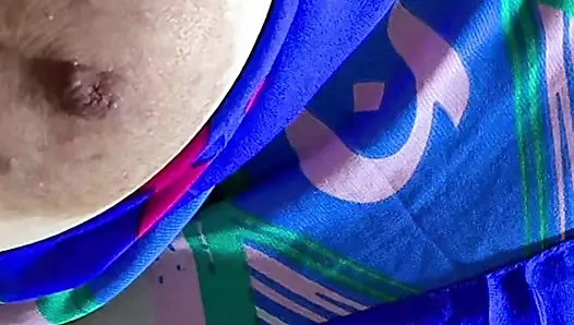 Yeni Suudi porno seksi karım büyük bir penisi seviyor