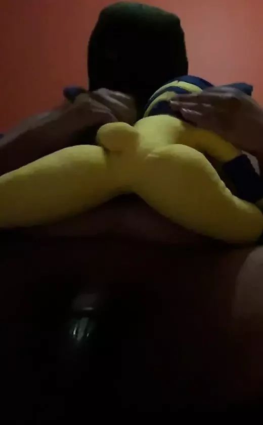 Gooner cara faz sexo com pelúcia