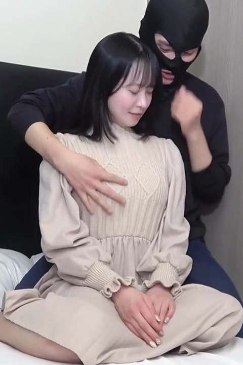 귀여운 젊은 얼굴의 최상위 미녀, 눈에 띄는 비주얼과 자연의 매력은 잊을 수없는 존재를 만듭니다