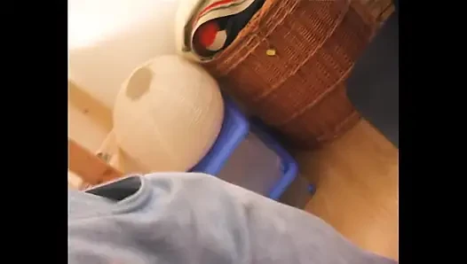 Tante nakal lagi asik nyepong kontol sambil bugil