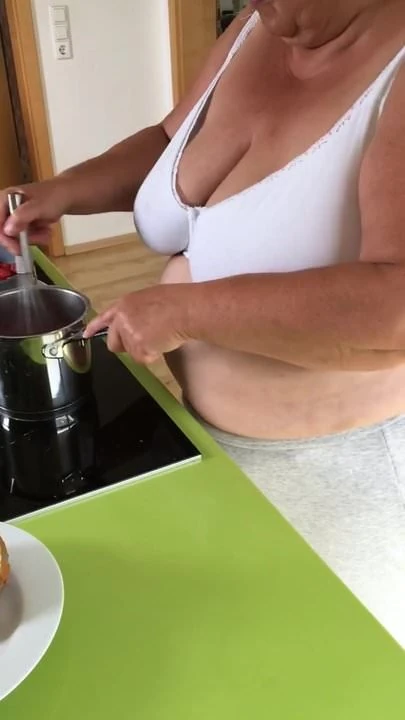 Shake Boobs make food