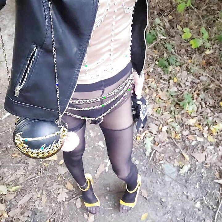 Exhibit P🚗U B L I C en Pute on a Parking Lot in the Forest, at La Faisanderie 91. Fanciful Tights, Thong [4sep25] Meet CoKiiNE! VaneSsaBiTCHx